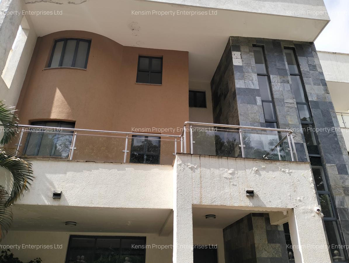 5 Bed Townhouse with En Suite in Lavington - 4
