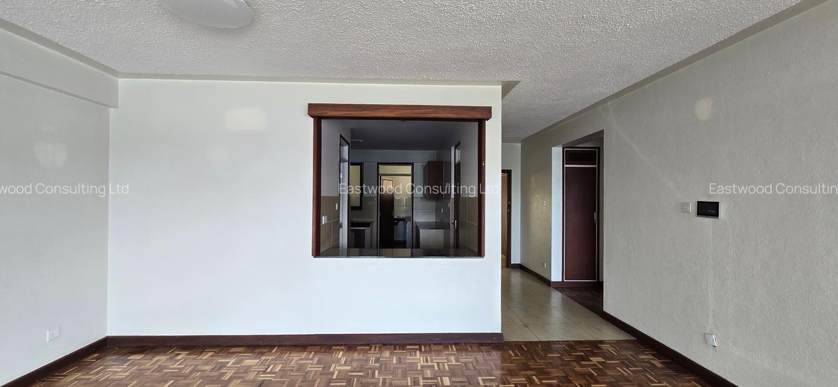 4 Bed Apartment with En Suite in Parklands - 6