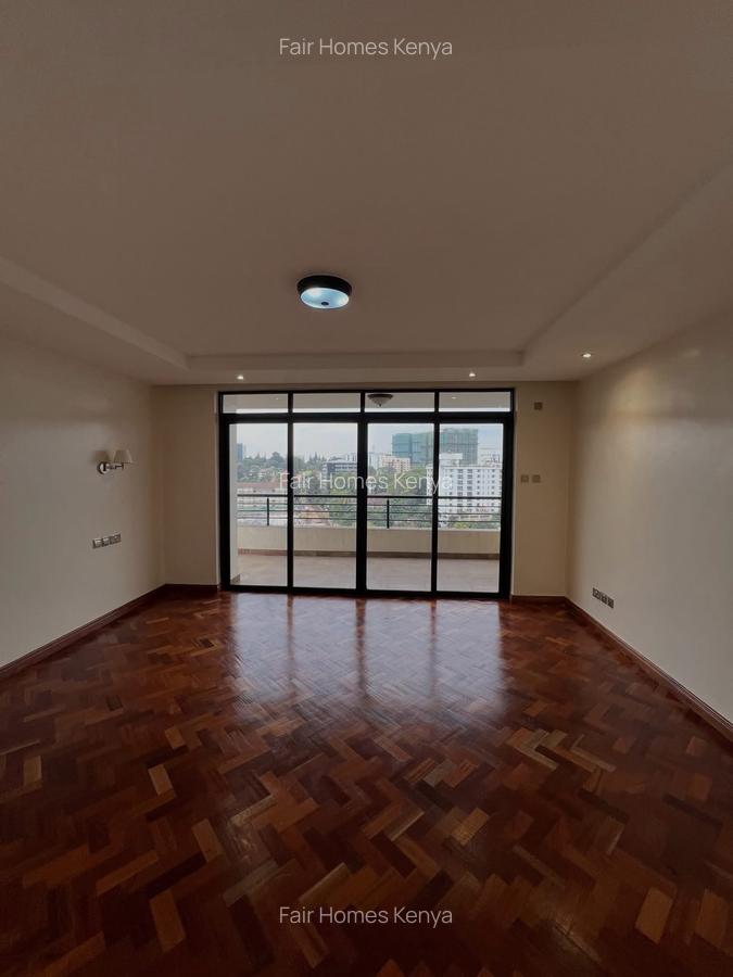 4 Bed Apartment with En Suite at Riverside Drive - 9