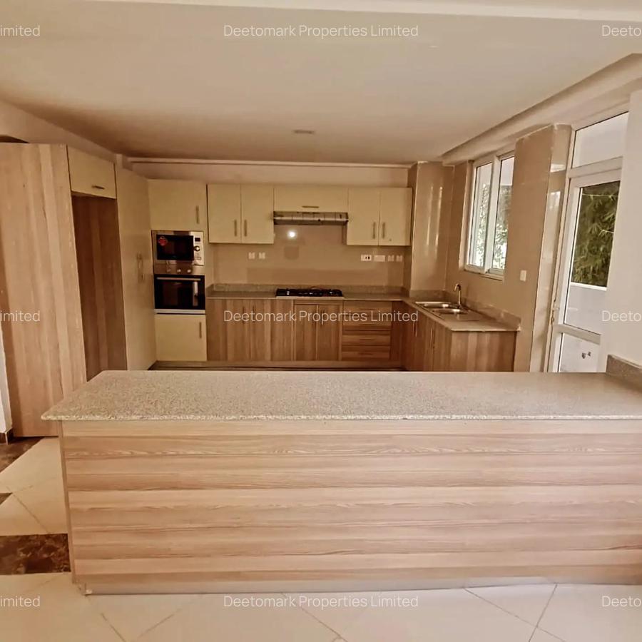 3 Bed Apartment with En Suite at Lavington - 7