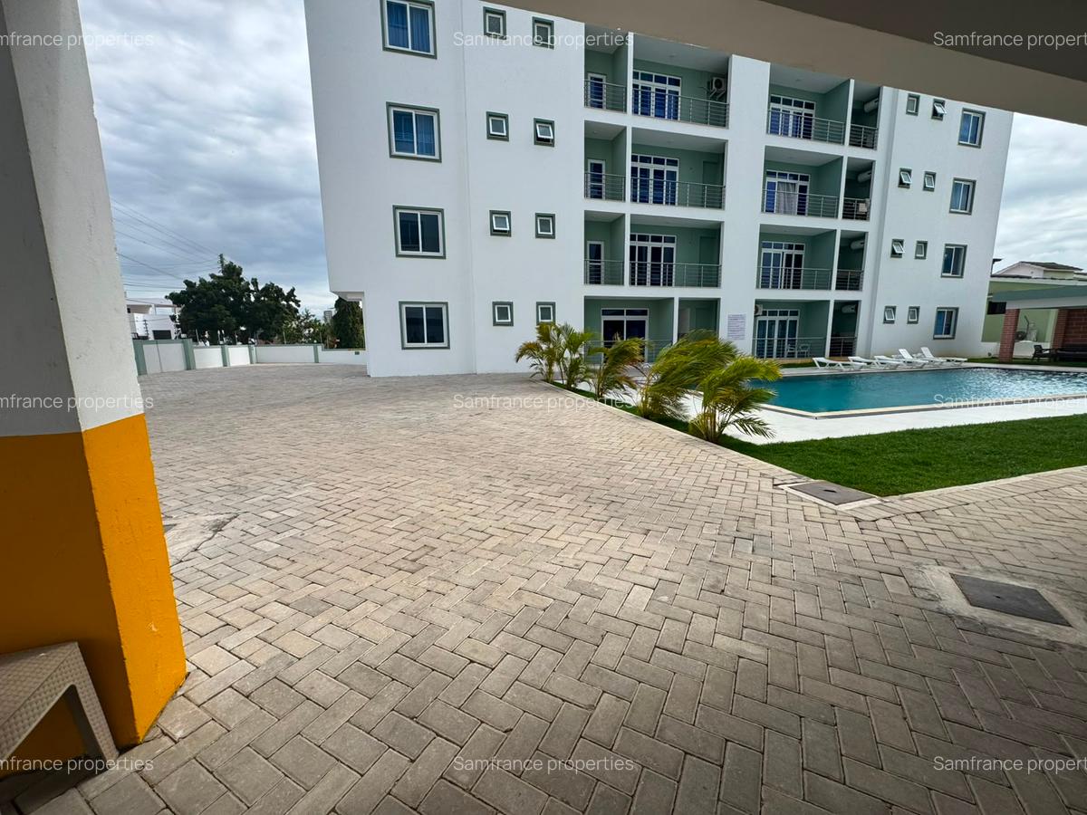 Serviced 2 Bed Apartment with En Suite at Links Road - 1