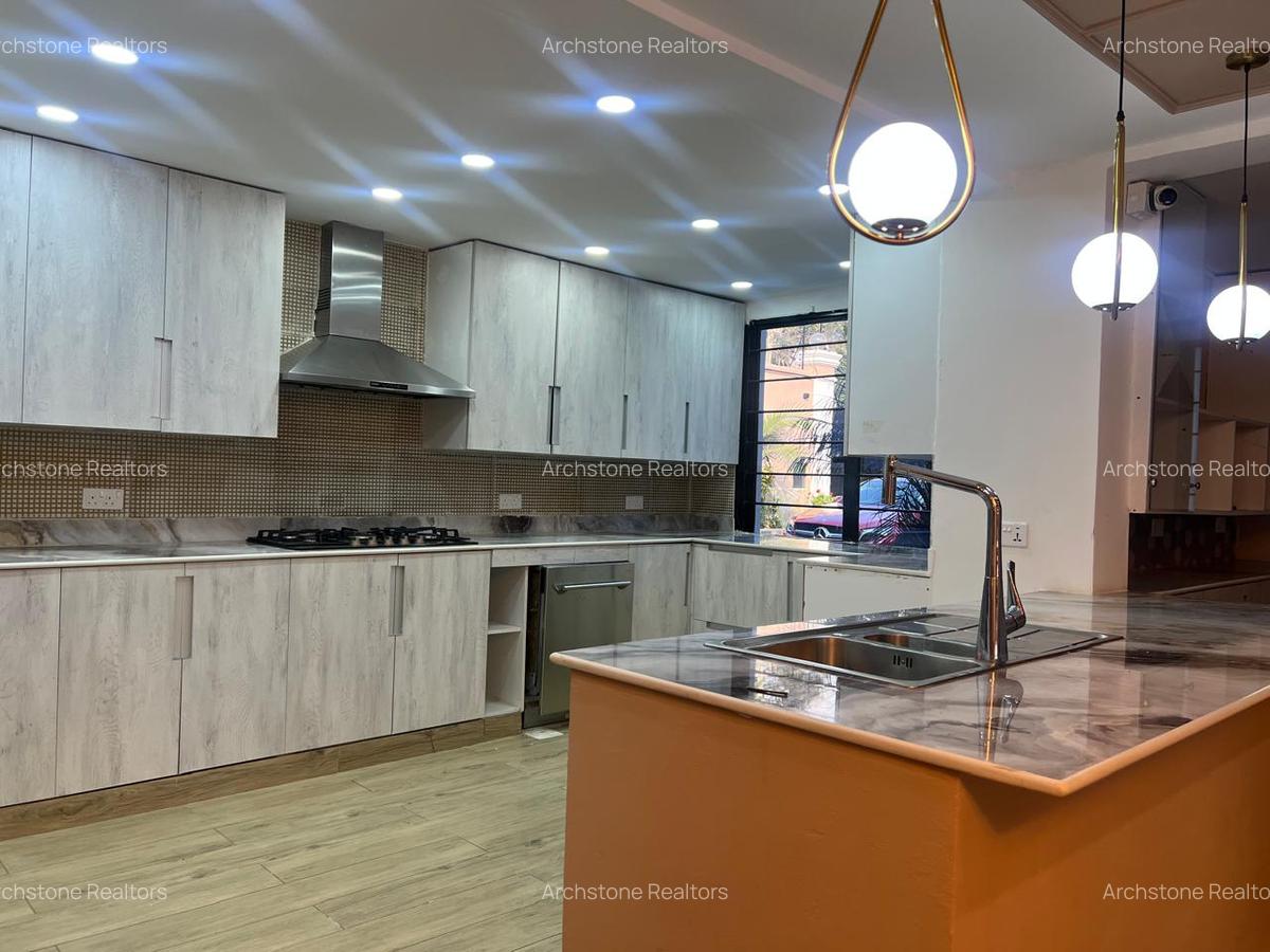 6 Bed House with En Suite in Runda - 4