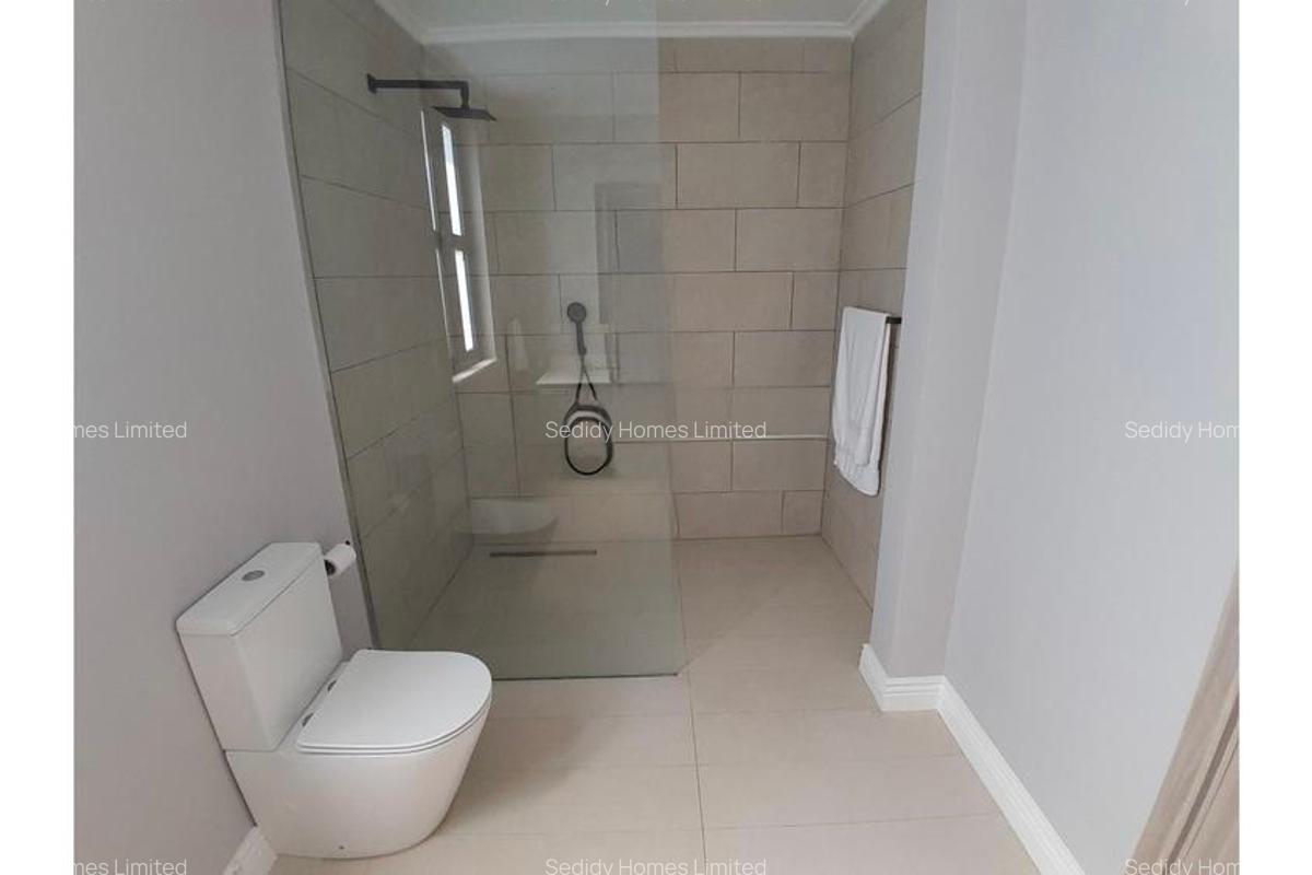 5 Bed Villa with En Suite in Runda - 10