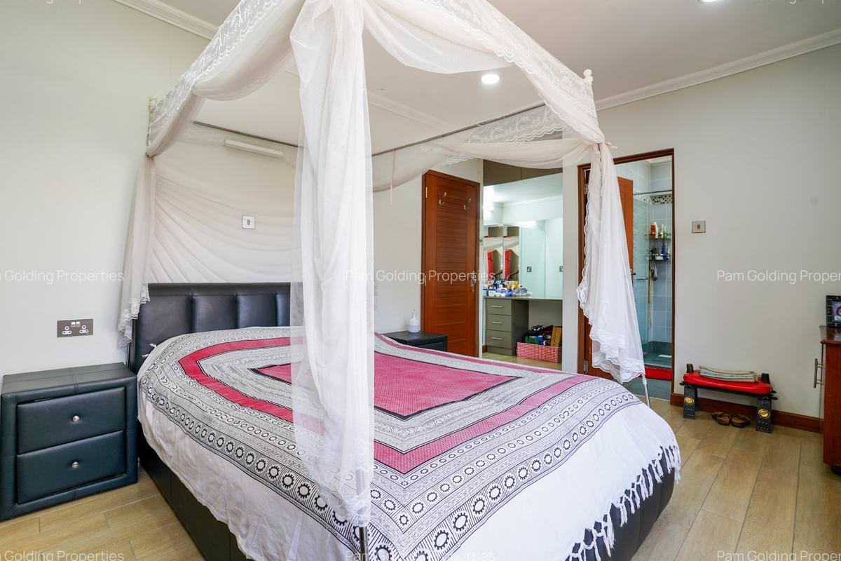 5 Bed Townhouse with En Suite at Muhoho Avenue - 10