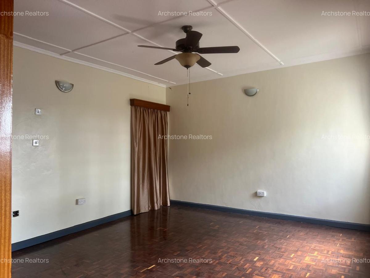 5 Bed House with En Suite in Runda - 8