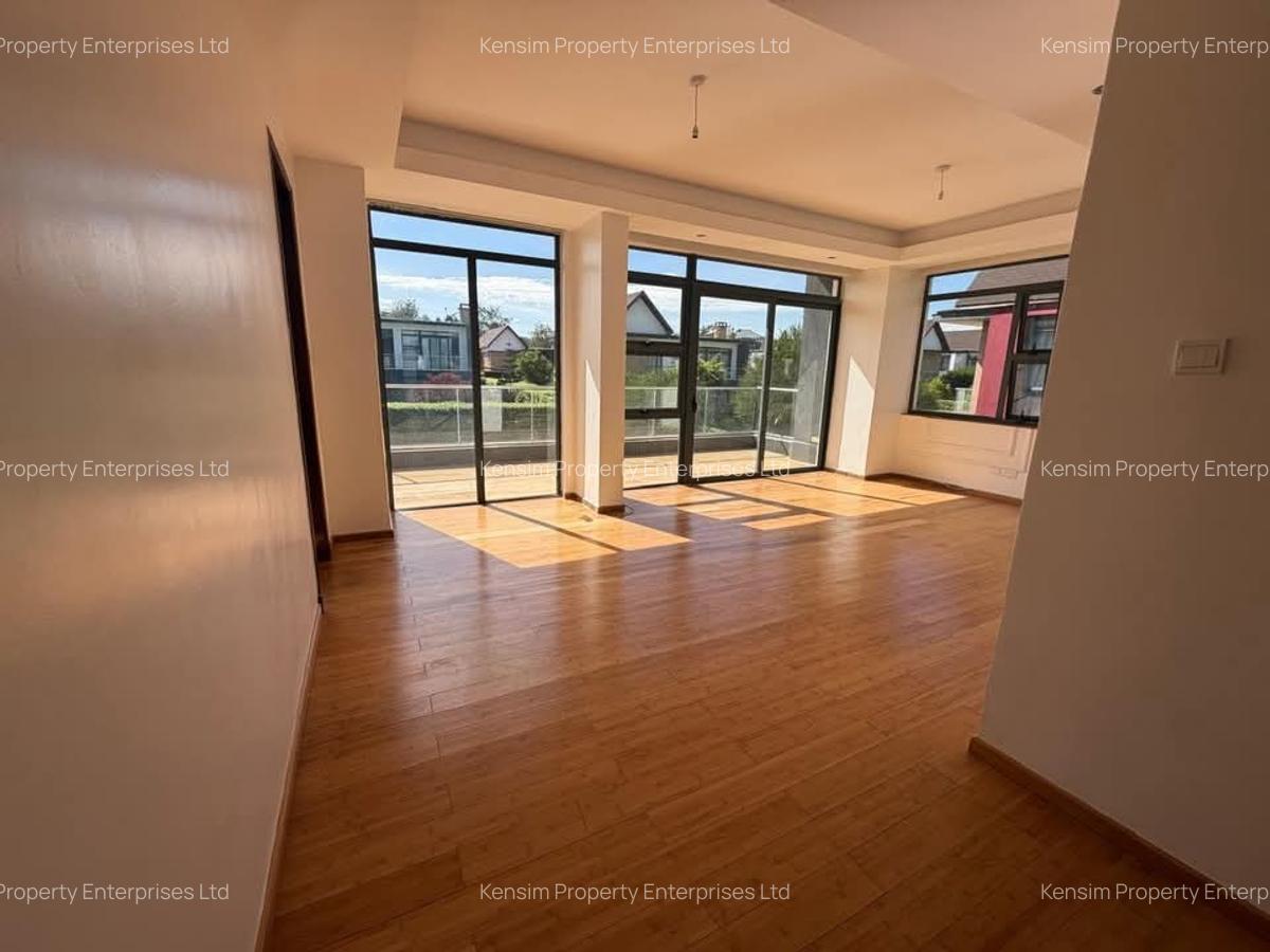 4 Bed Townhouse with En Suite in Ridgeways - 18