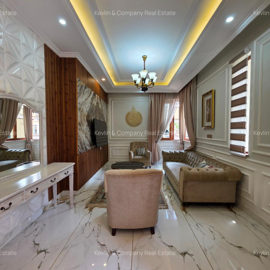 6 Bed Villa with En Suite in Lavington - 2