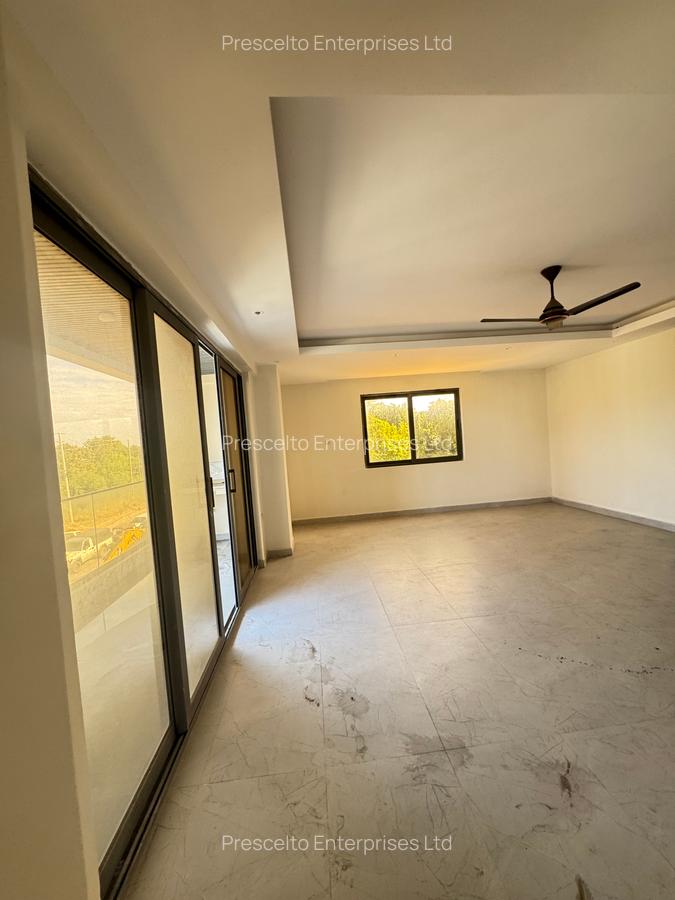3 Bed Apartment with En Suite at Off Links Road - 7