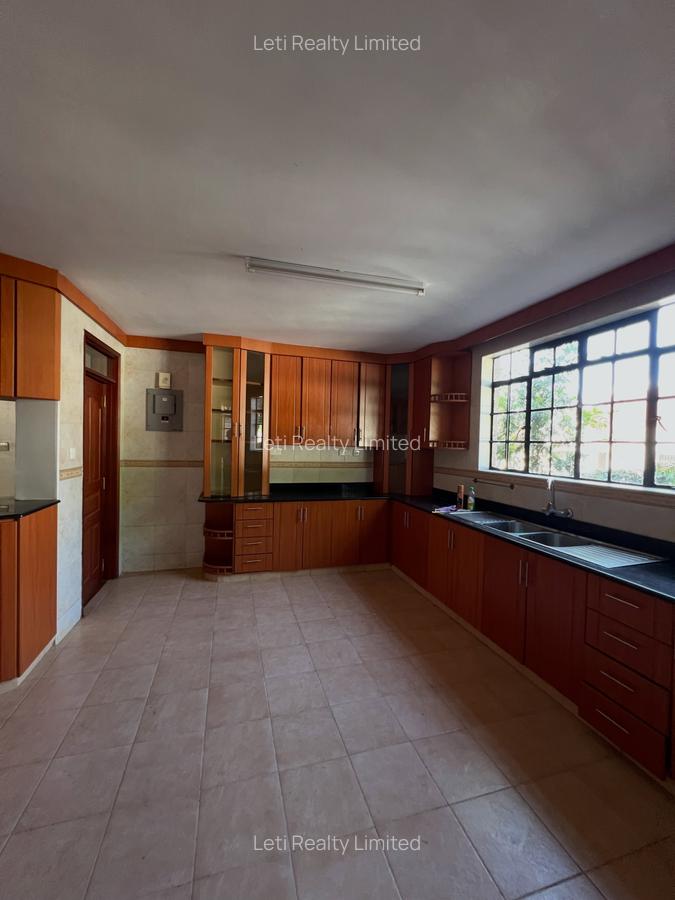 5 Bed Townhouse with En Suite in Lavington - 18