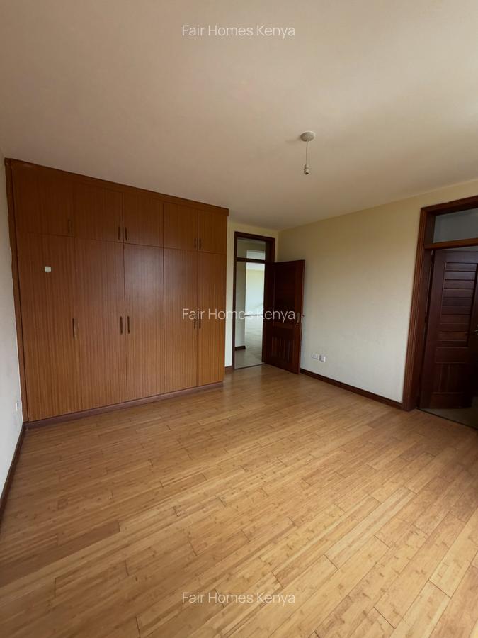 3 Bed Apartment with En Suite at Riverside Drive - 13