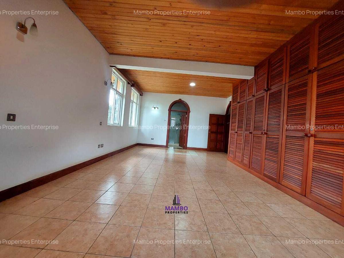 5 Bed Villa with En Suite at Lone Tree - 6