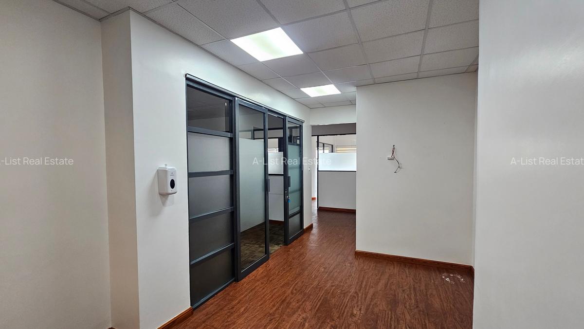 2,734 ft² Office with Service Charge Included at Riverside Drive - 14