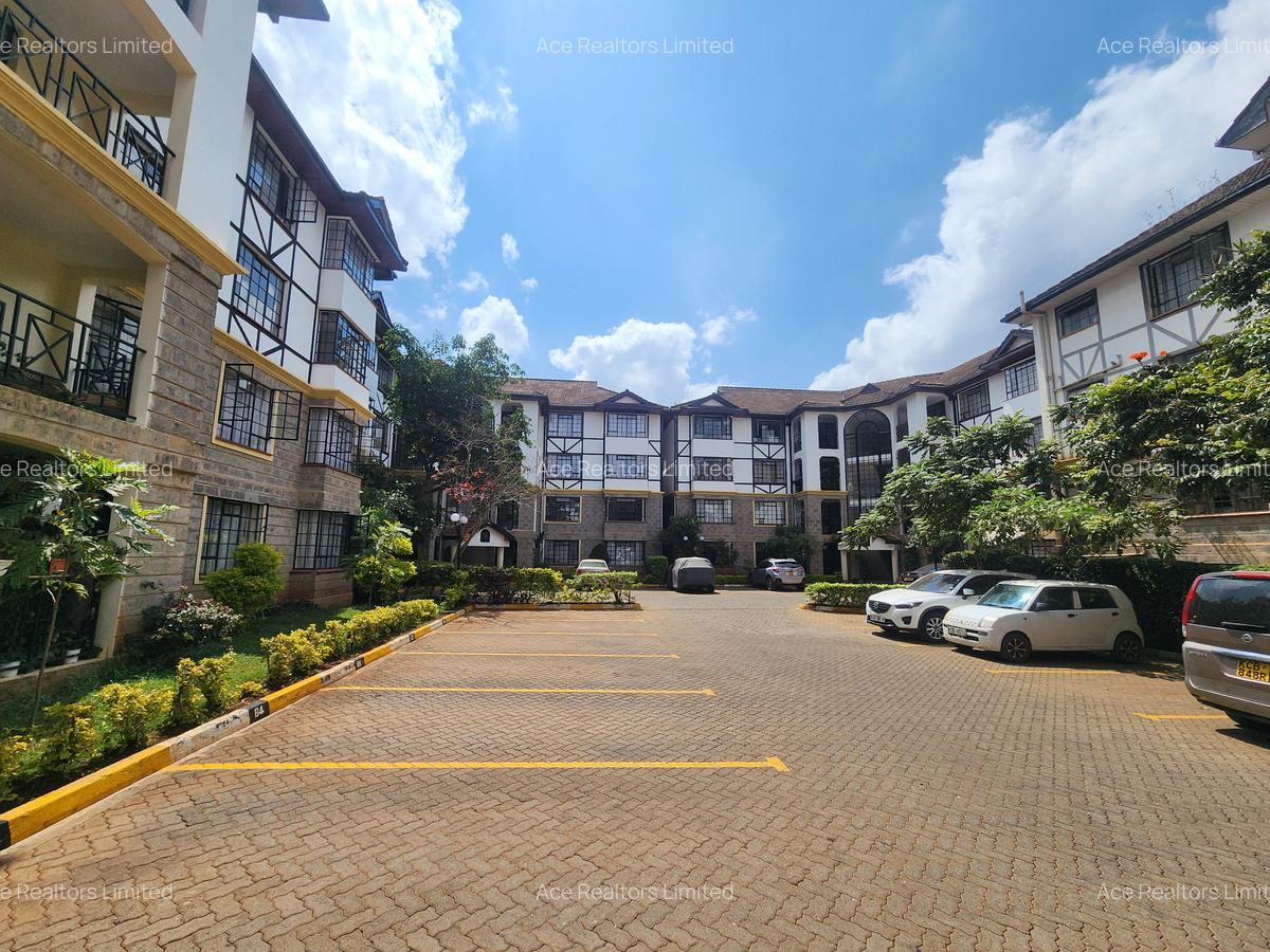3 Bed Apartment with En Suite at Valley Arcade - 4