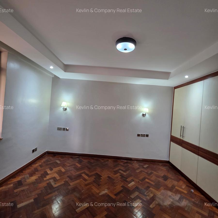 4 Bed Apartment with En Suite in Riverside - 11