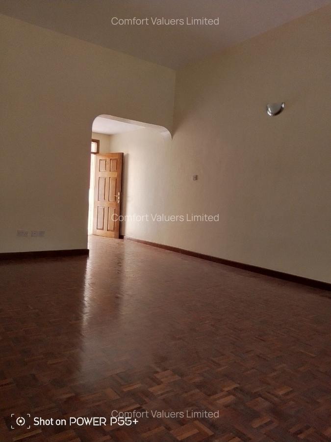 5 Bed Villa with En Suite at Lavington Green - 2