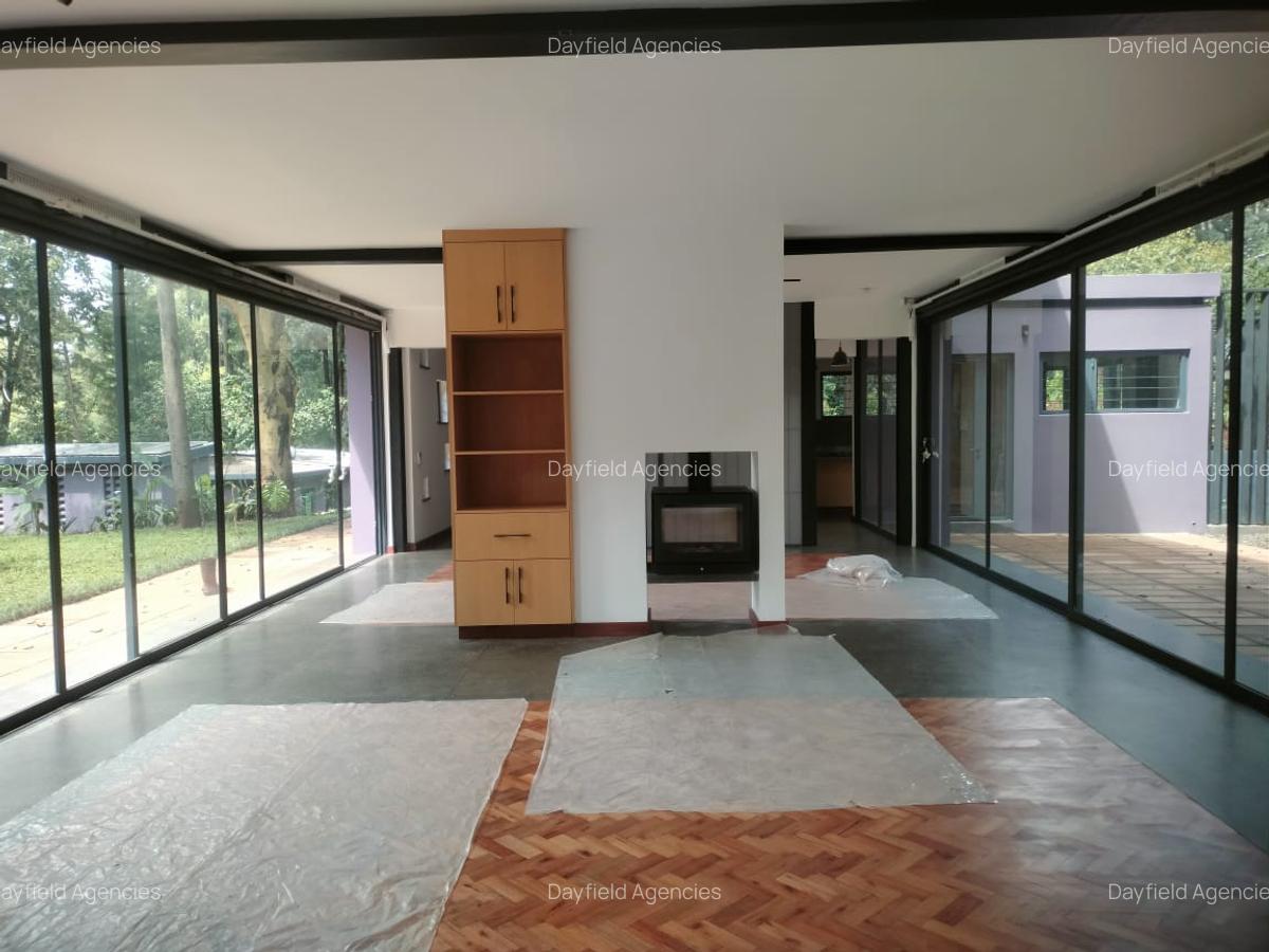 4 Bed House with En Suite at Hill View - 2