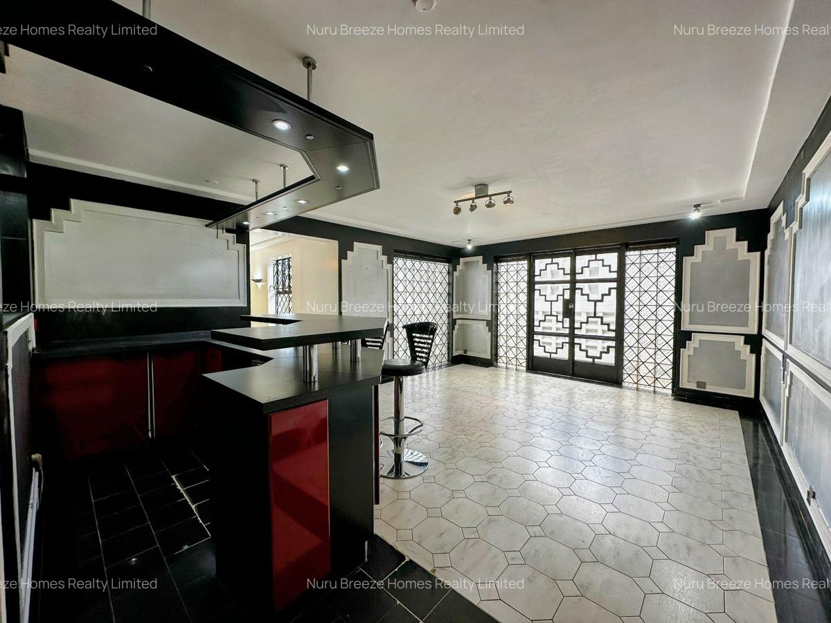 5 Bed House with En Suite in Runda - 14