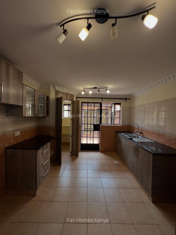 5 Bed Townhouse with En Suite at Convent Drive - 2