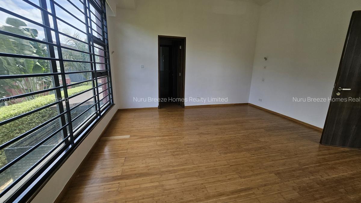 4 Bed Townhouse with En Suite in Ridgeways - 20