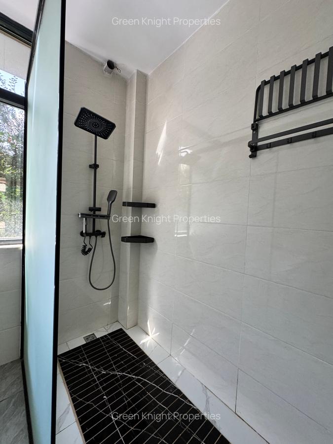 5 Bed Townhouse with En Suite in Lavington - 16
