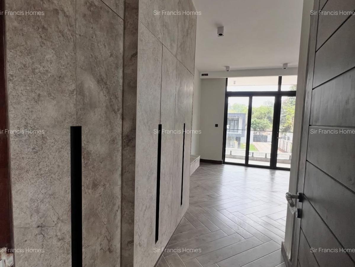 5 Bed Villa with En Suite at Nyari - 7