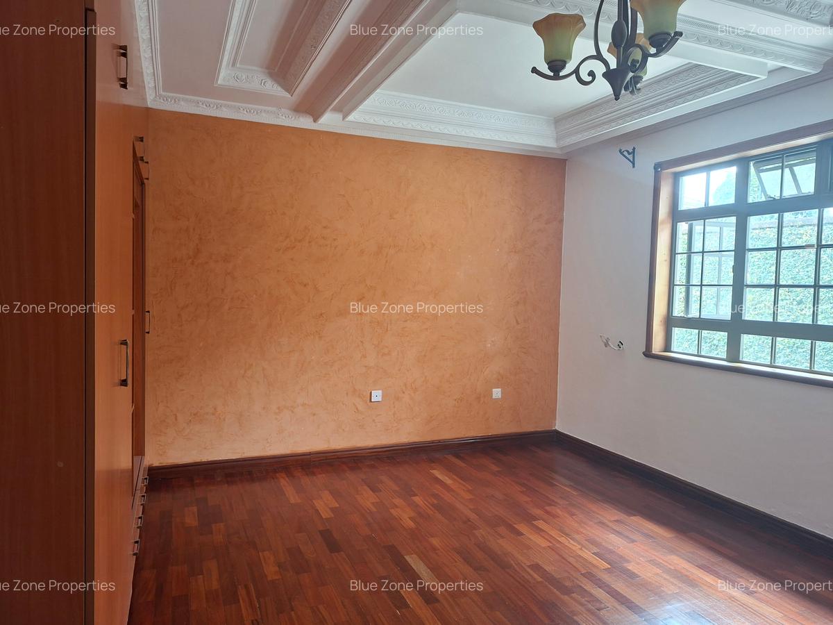 4 Bed House with En Suite in Runda - 16
