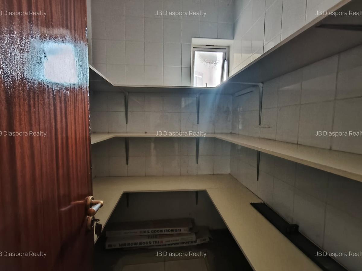 3 Bed Apartment with En Suite in Brookside - 17