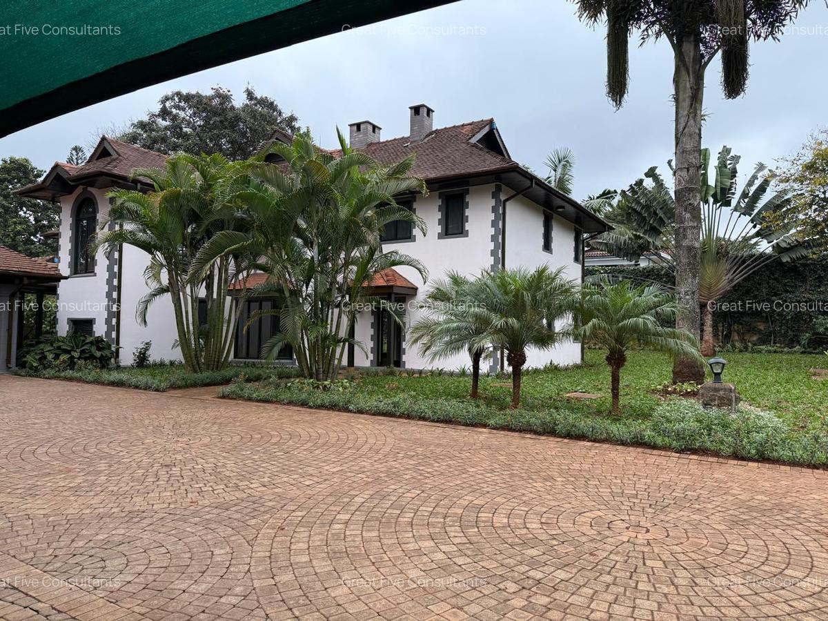 5 Bed Villa with En Suite in Runda - 1