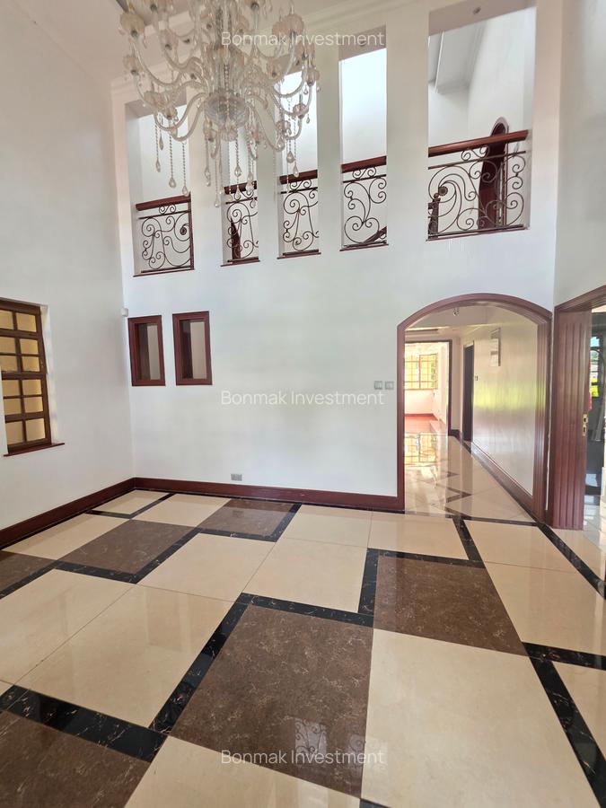 5 Bed House with En Suite at Old Runda - 18