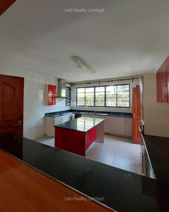 5 Bed Townhouse with En Suite in Lavington - 4