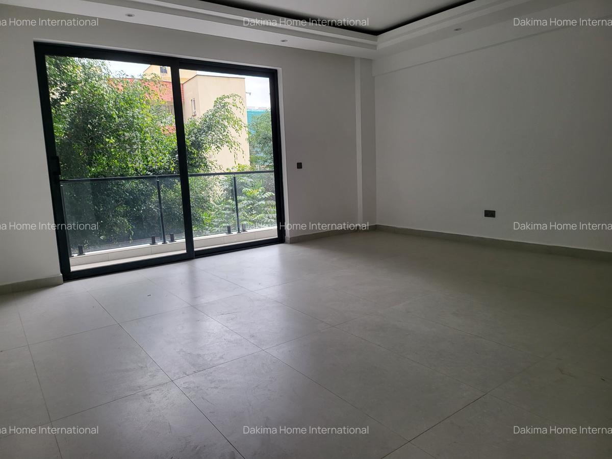 2 Bed Apartment with En Suite in Brookside - 5