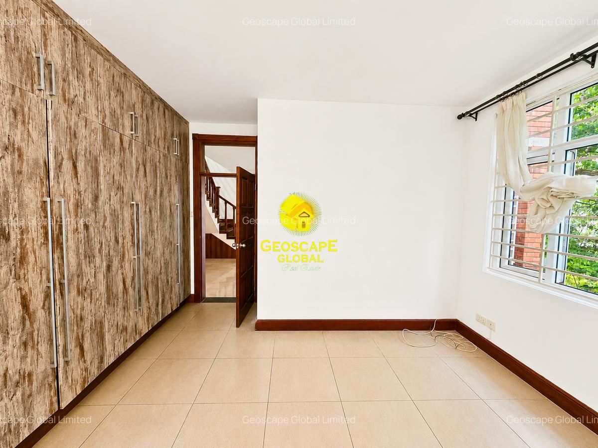 5 Bed House with En Suite in Rosslyn - 4