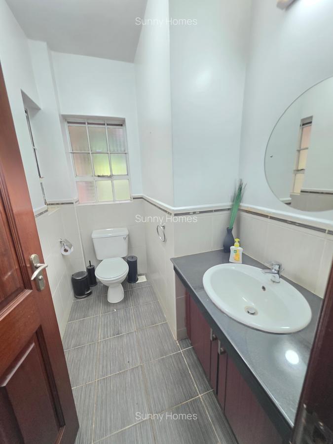 5 Bed Townhouse with En Suite at Rossylin Lone Tree - 17