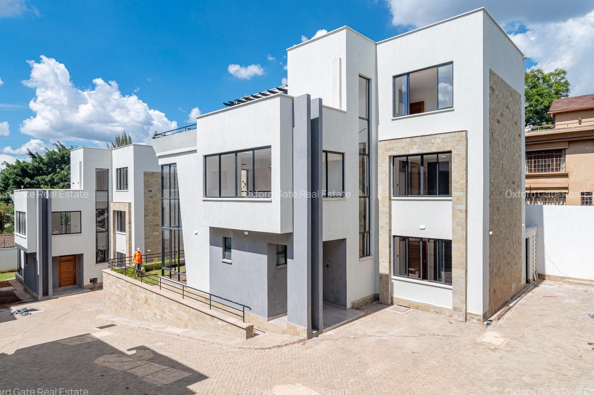 5 Bed Townhouse with En Suite in Lavington - 1