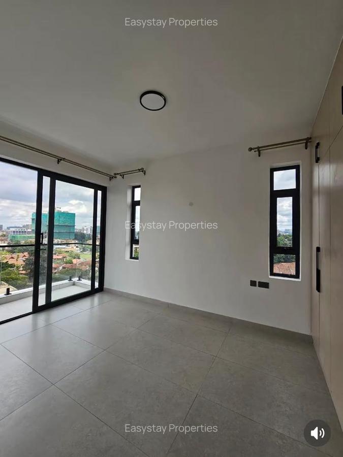 3 Bed Apartment with En Suite in Brookside - 4