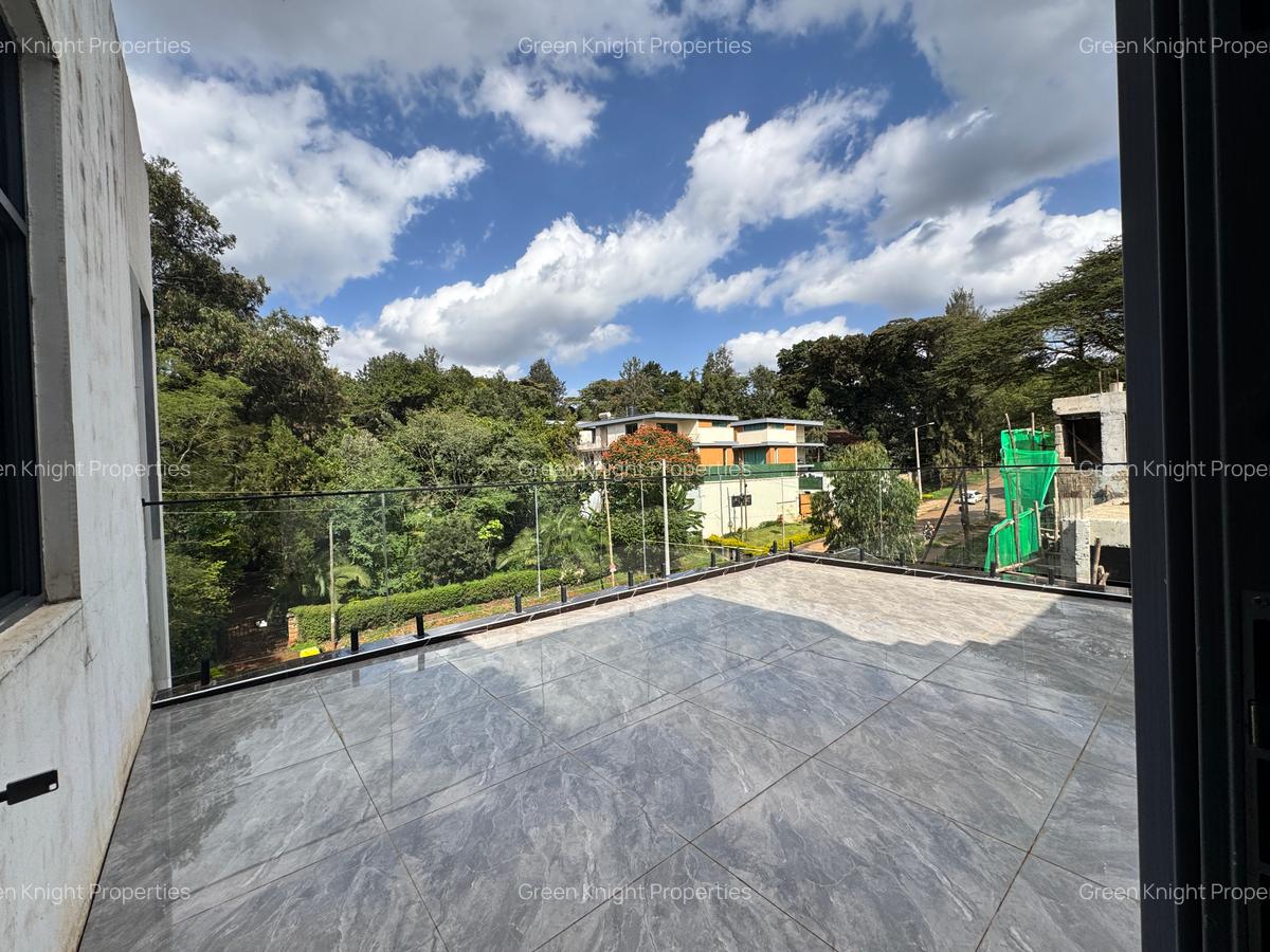 5 Bed Townhouse with En Suite in Lavington - 2