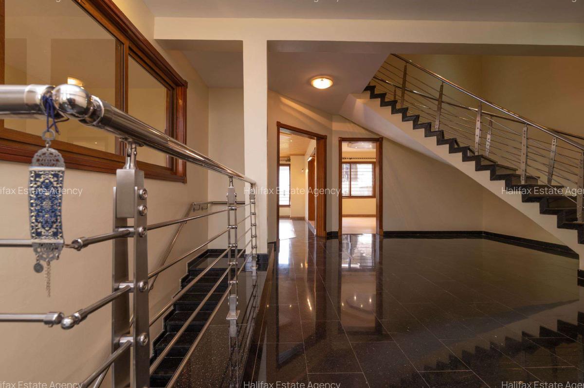 5 Bed Townhouse with En Suite in Spring Valley - 6