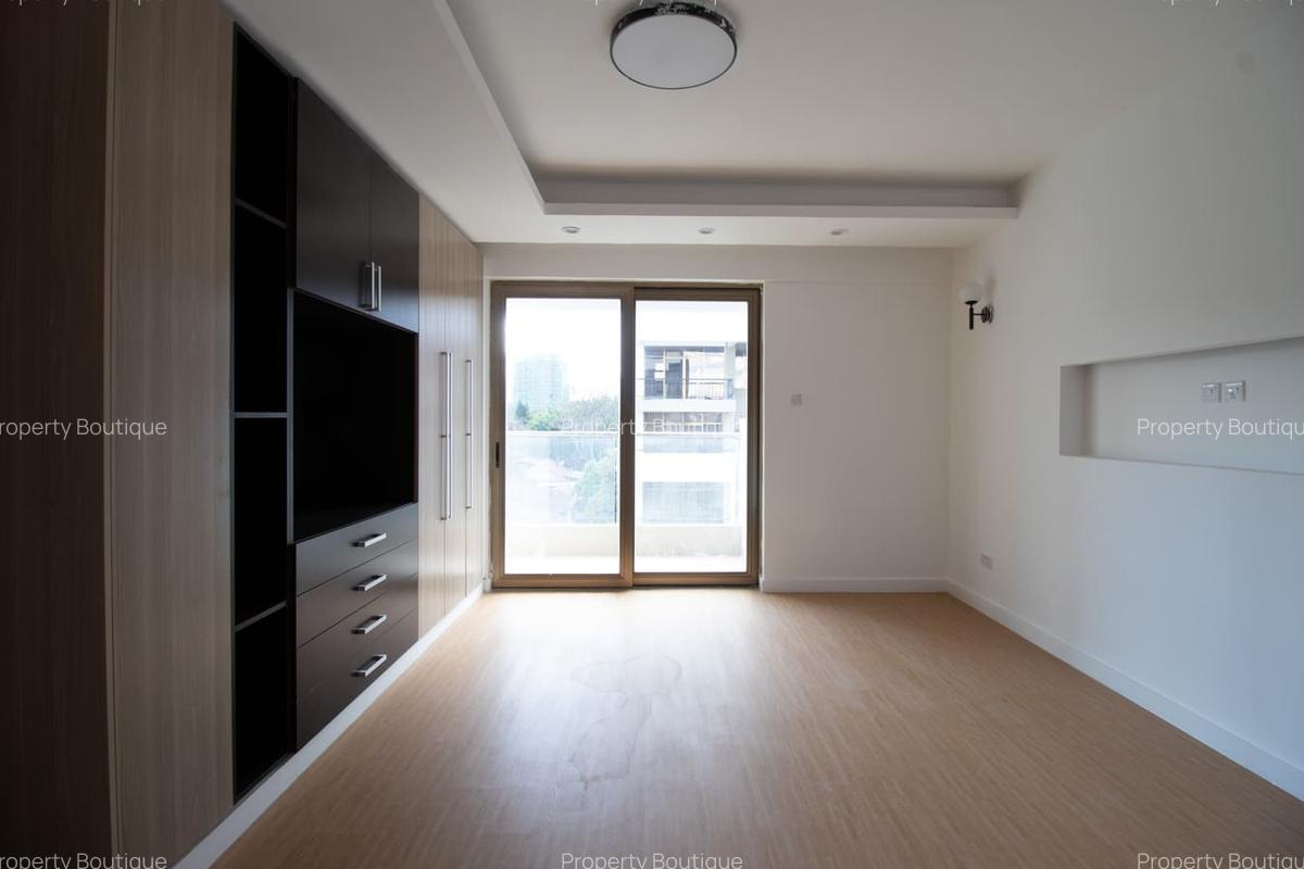3 Bed Apartment with En Suite at Lavington - 9