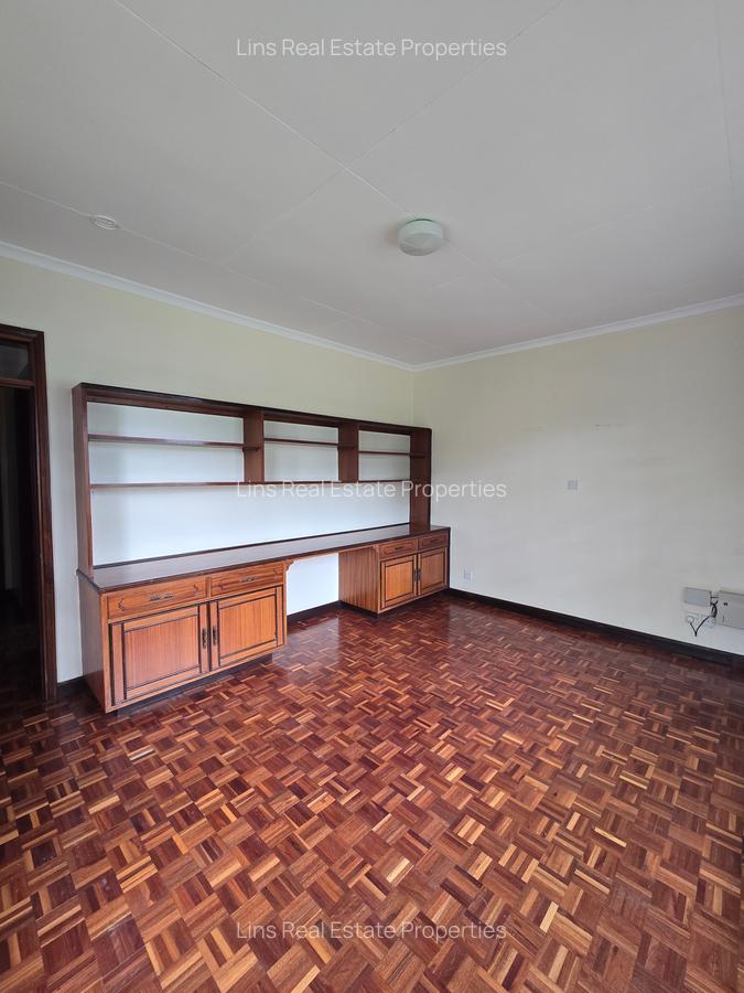 5 Bed House with En Suite in Runda - 9