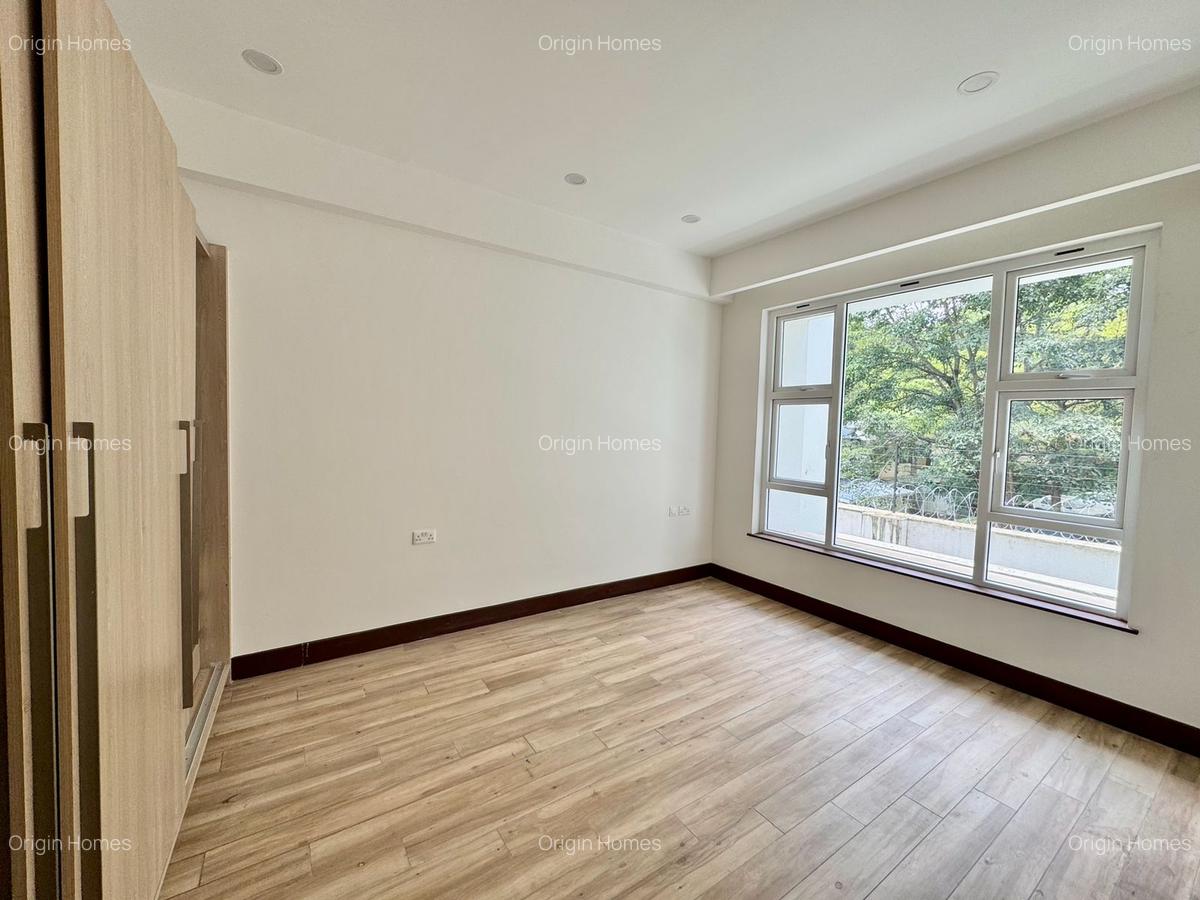 4 Bed Apartment with En Suite at Parklands - 9