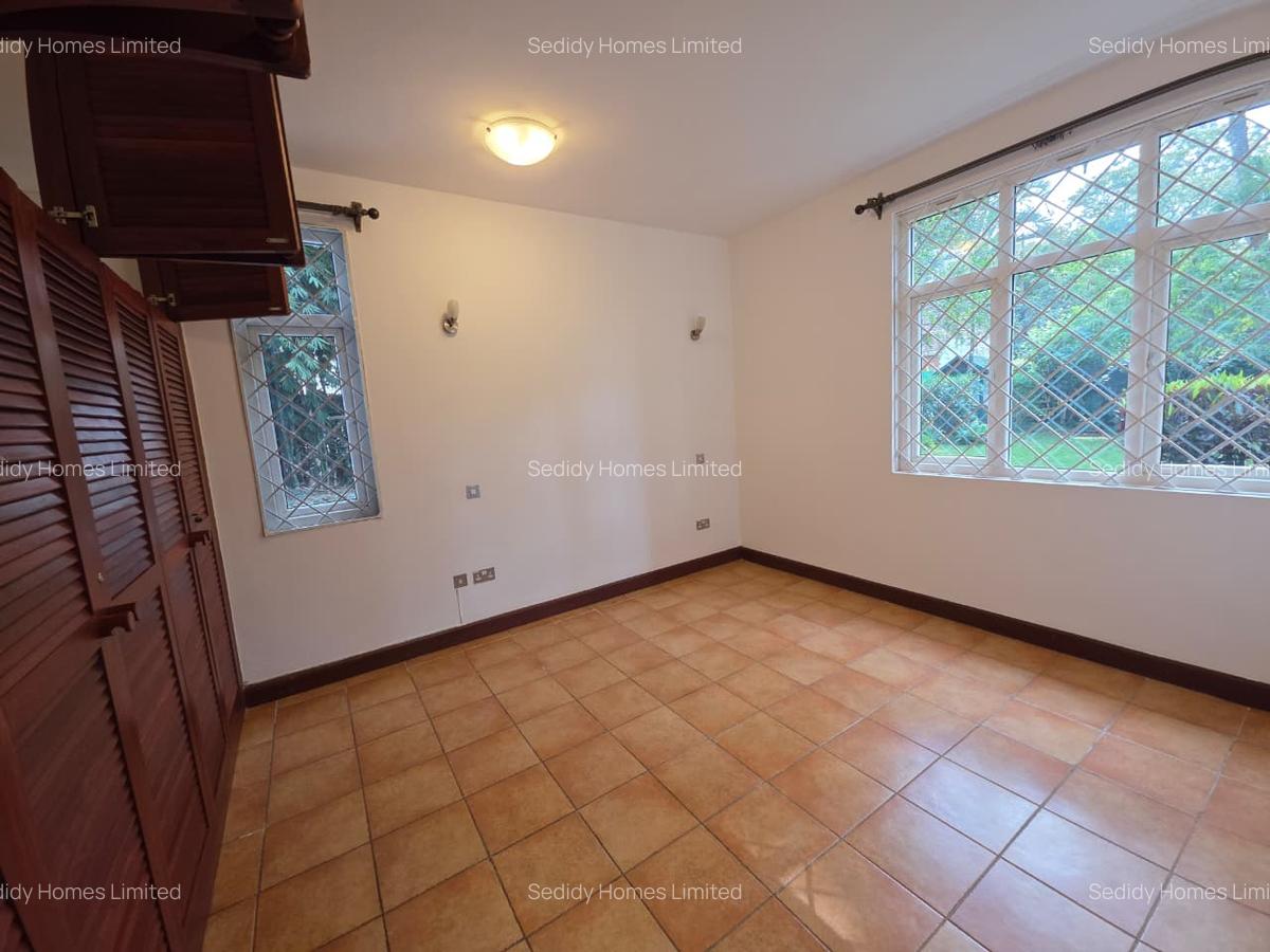 5 Bed Townhouse with Staff Quarters in Rosslyn - 10