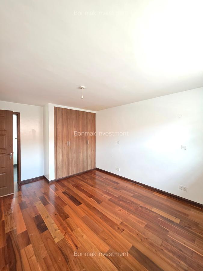 5 Bed Townhouse with En Suite at Lavington Green - 14