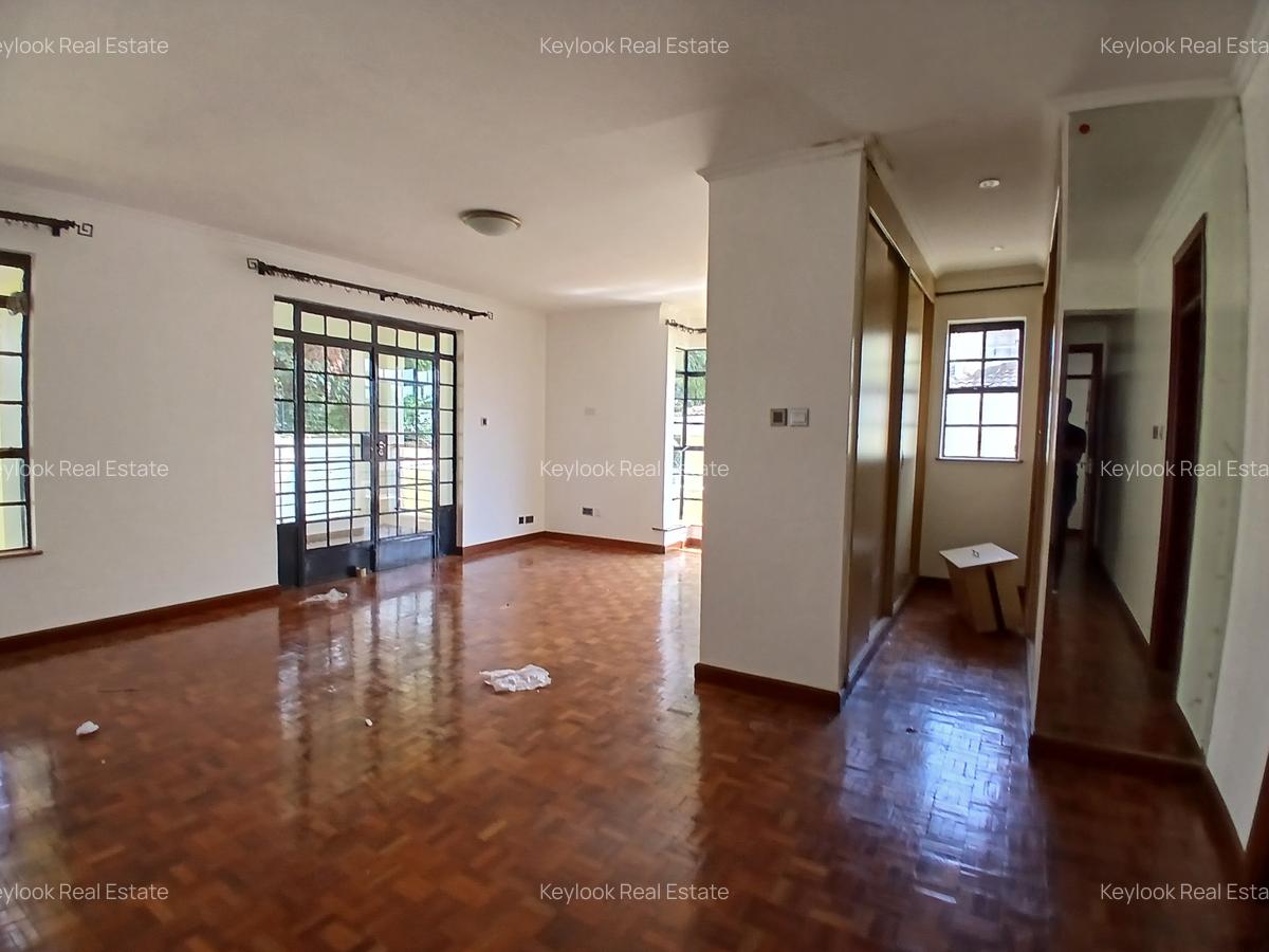 5 Bed Townhouse with En Suite at Lavington Green - 16