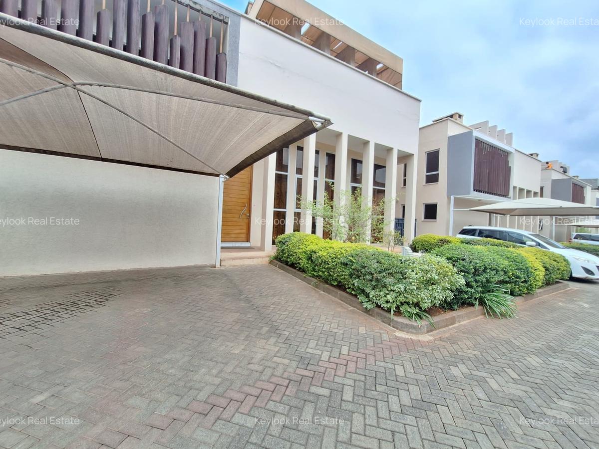 5 Bed Townhouse with En Suite at Lavington Green - 4