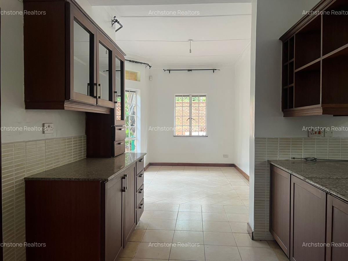 5 Bed Townhouse with En Suite in Rosslyn - 9