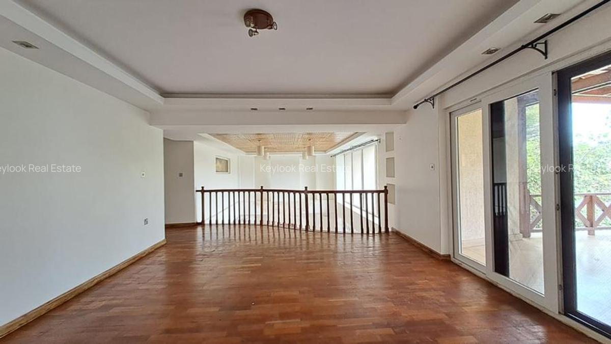 5 Bed Townhouse with En Suite at Lavington Green - 7