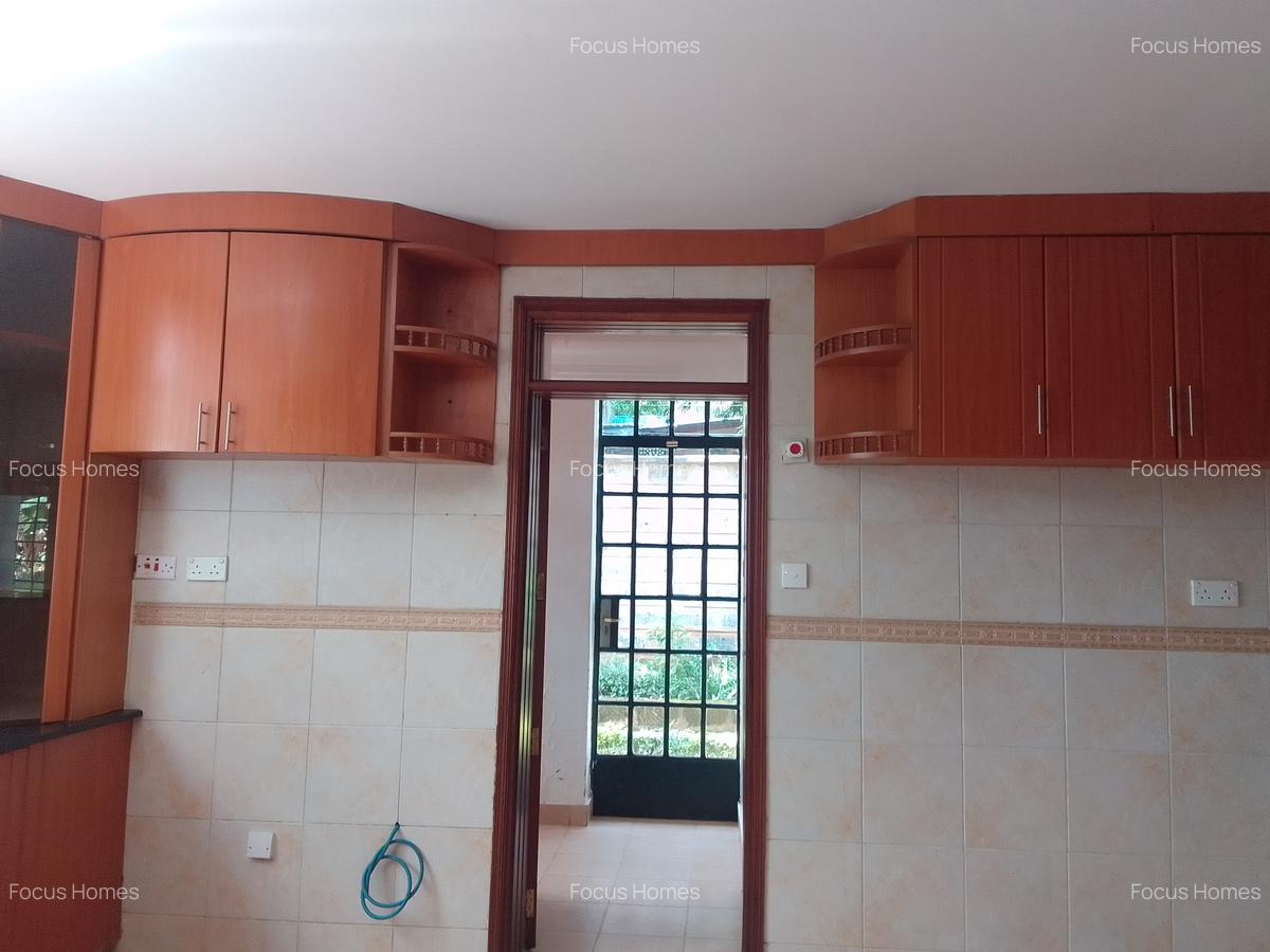 5 Bed Townhouse with En Suite in Lavington - 12