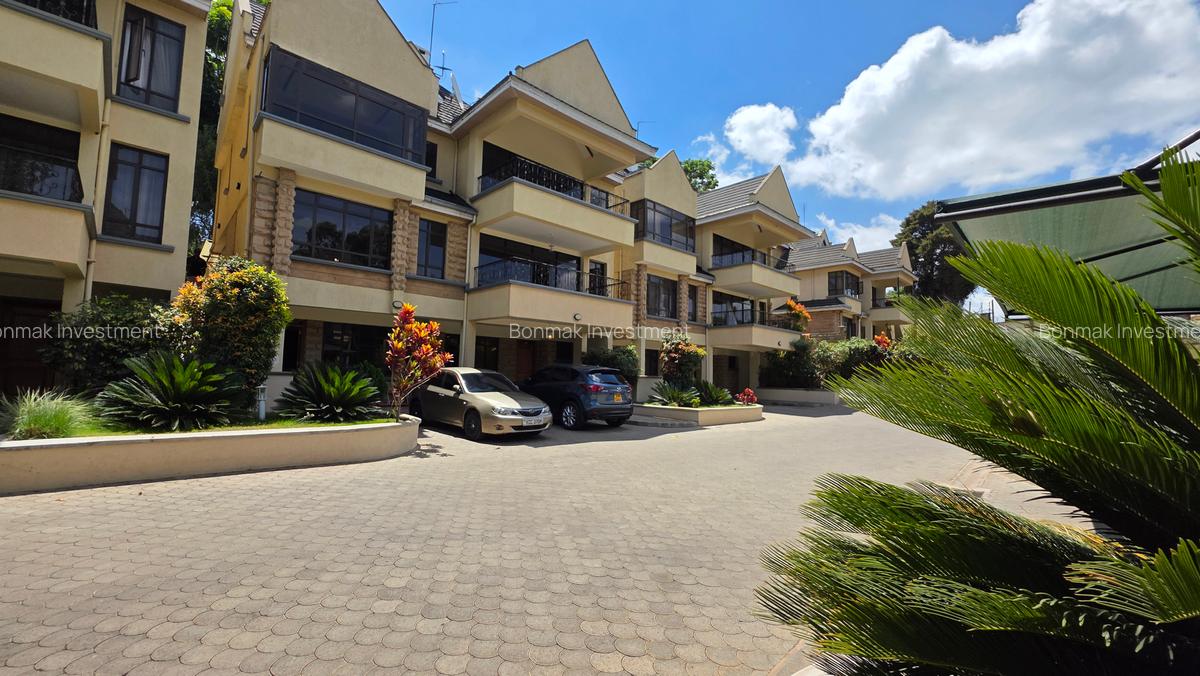 5 Bed Townhouse with En Suite at Lavington Green - 4