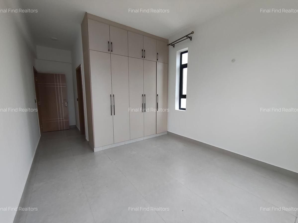 3 Bed Apartment with En Suite in Brookside - 11