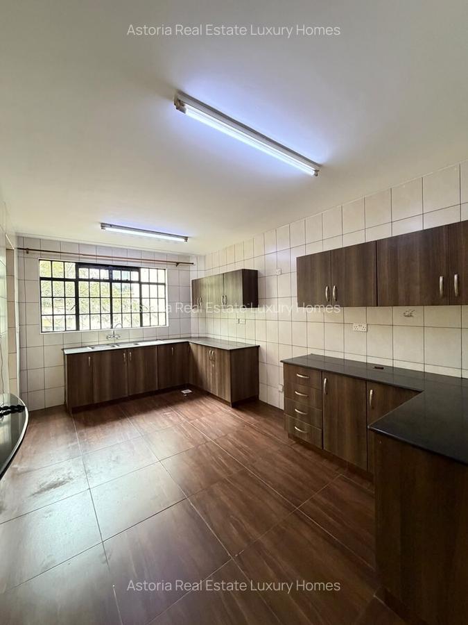 3 Bed Apartment with En Suite at 2026-439 - 10